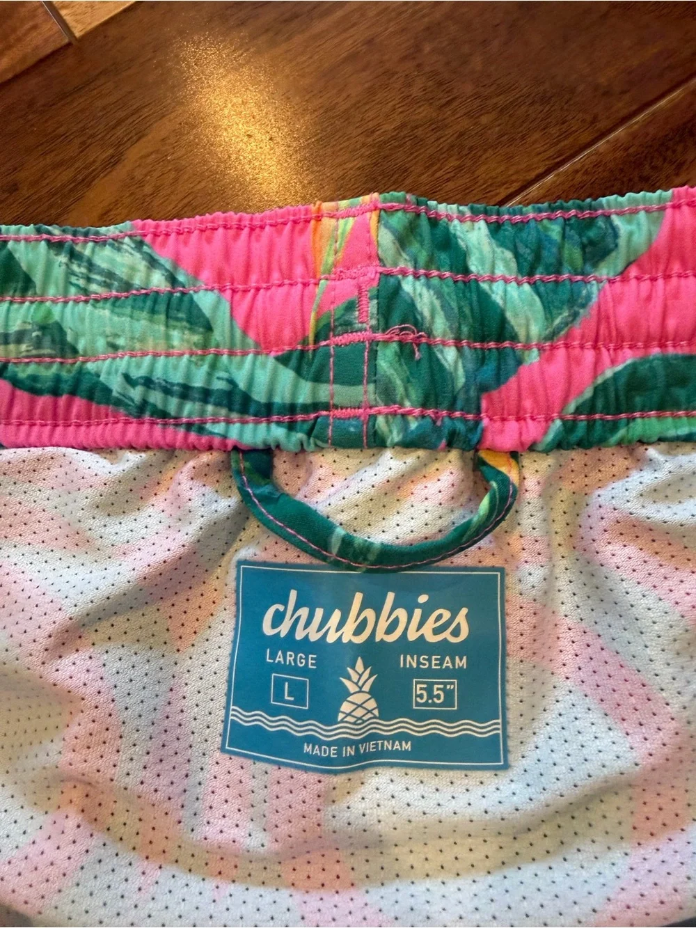 chubbies Pink and Teal Tropical Swim Trunks men's large never worn